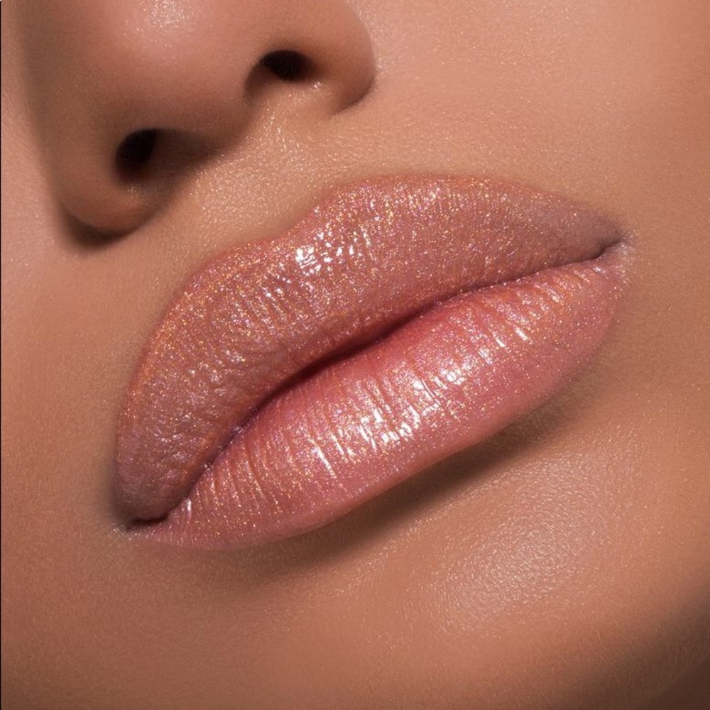 Kylie Jenner Poppin’ lip gloss